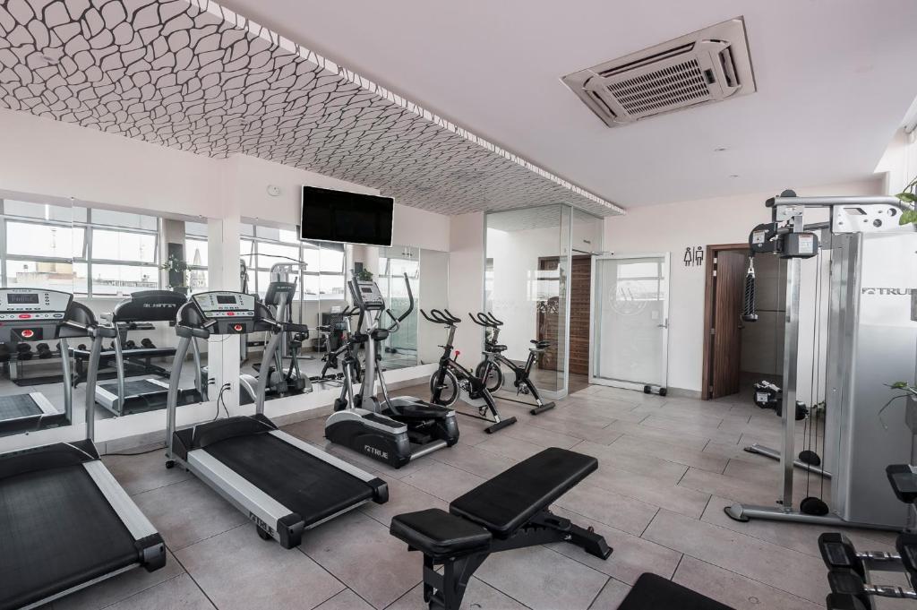 Fitness centrum a/nebo fitness zařízení v ubytování Hotel Real Maestranza