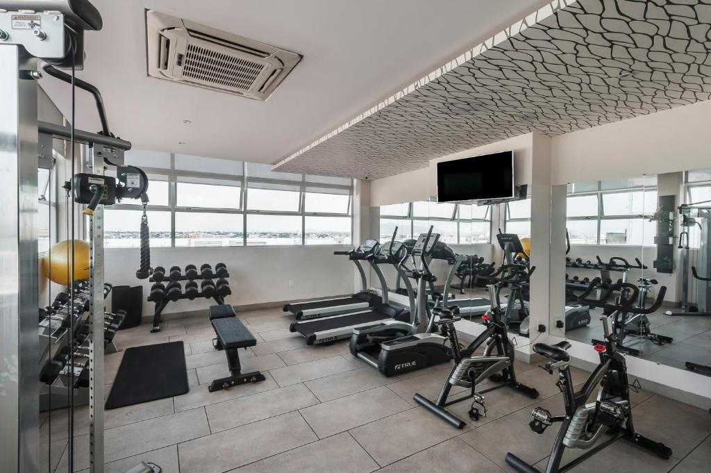 Fitness centrum a/nebo fitness zařízení v ubytování Hotel Real Maestranza