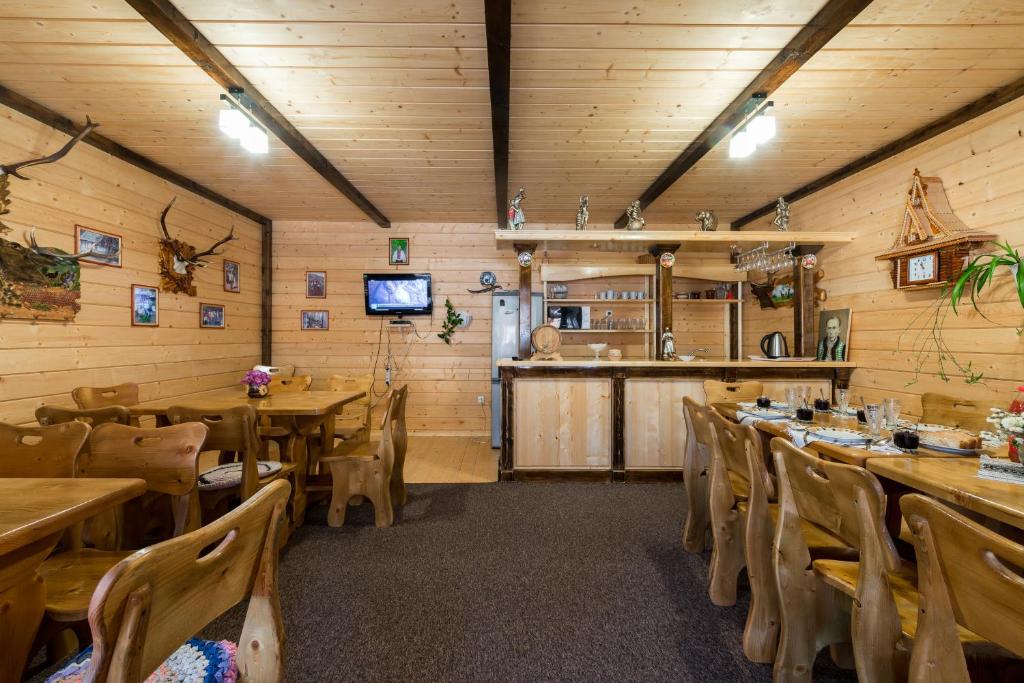 Restaurace v ubytování Хата Різьбяра