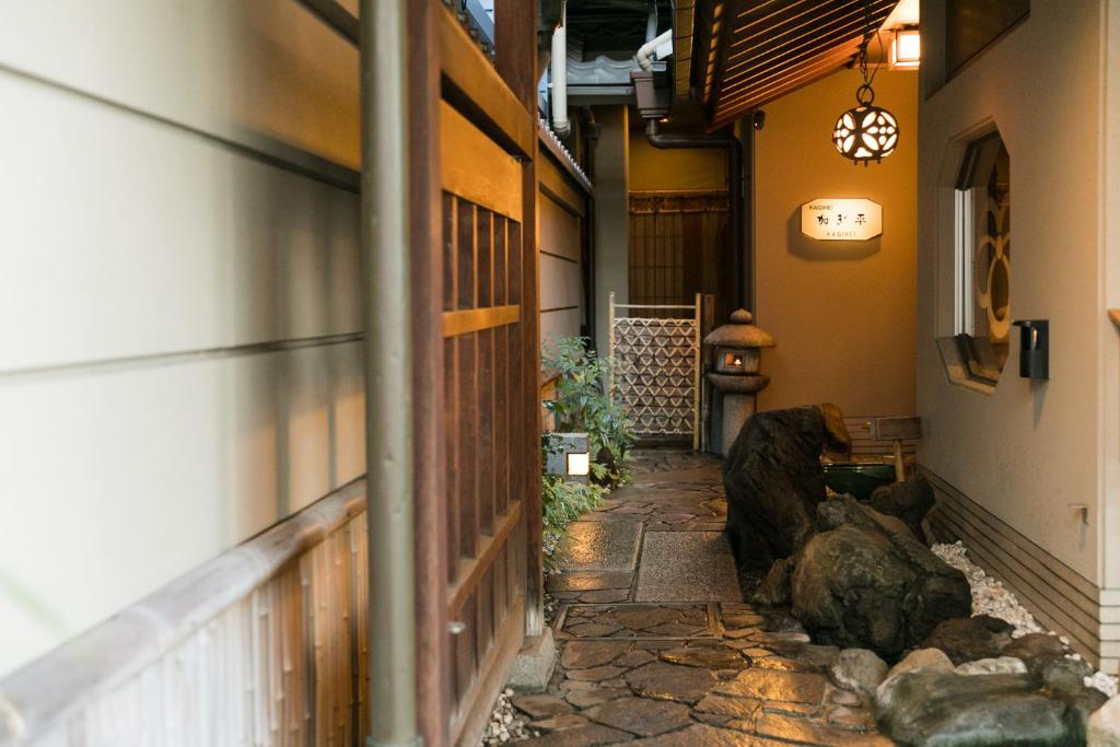 an alley in an asian building with a stone walkway at Kyonoyado Kagihei in Kyoto
