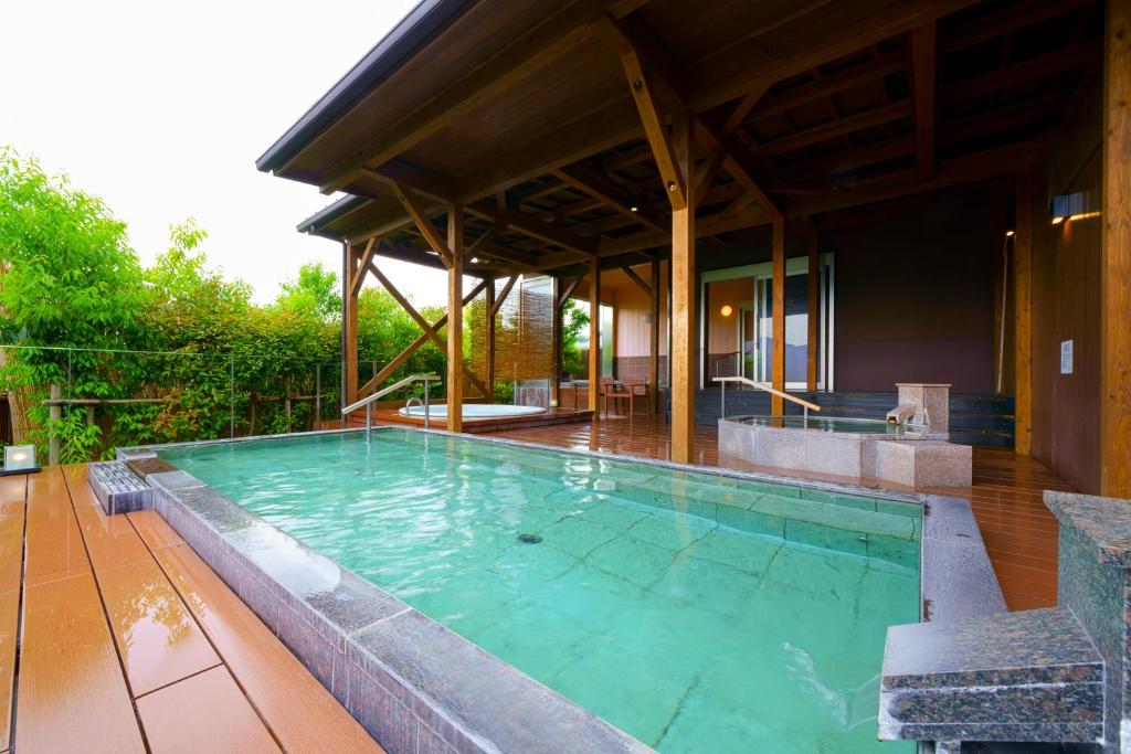 湯布院湯布院花由日式旅館 21 年最新房價