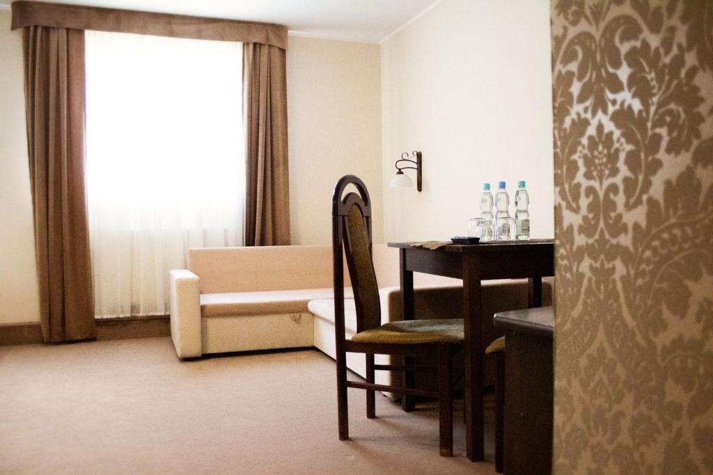 Posedenie v ubytovaní Hotel - Restauracja Koral