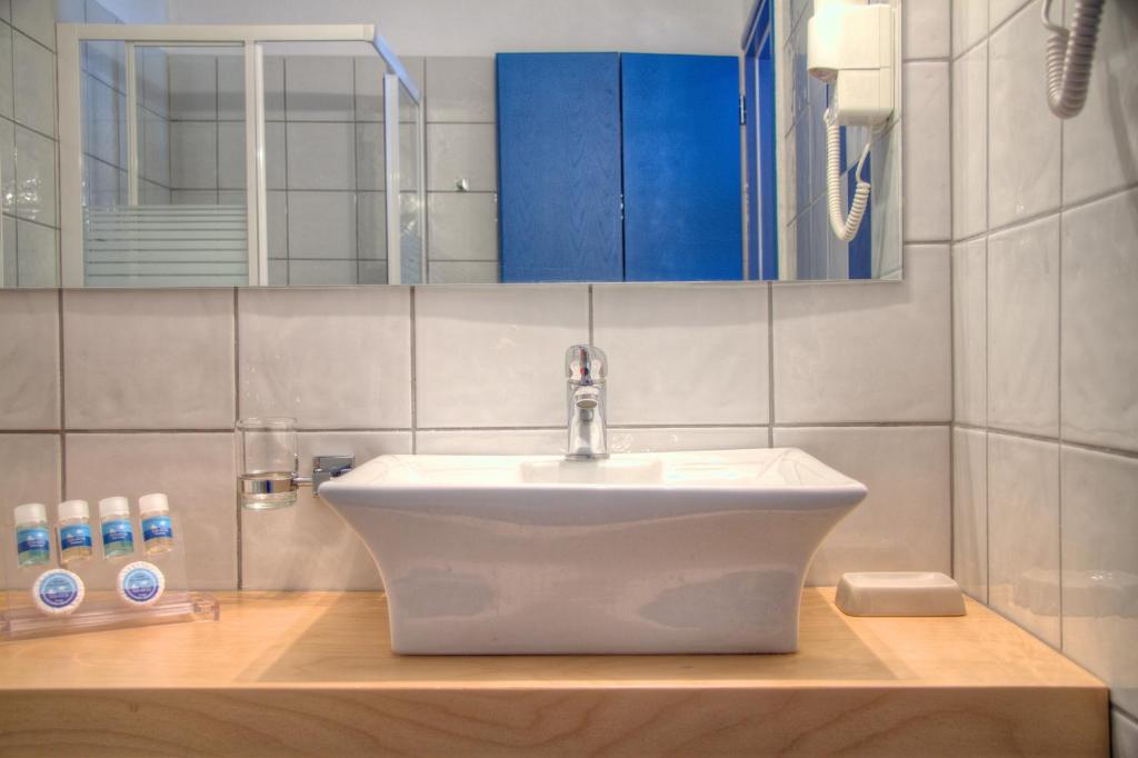 Kúpeľňa v ubytovaní Platys Gialos Hotel Sifnos
