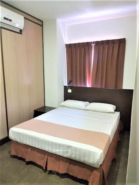Postel nebo postele na pokoji v ubytování Sipadan Inn 1