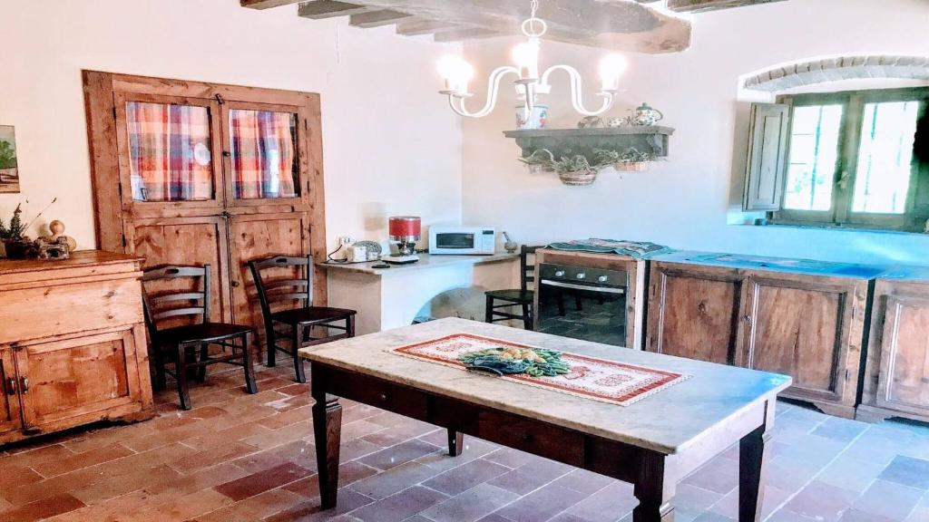 Zdjęcie z galerii obiektu Garden Of Eden/sleeps 11/spoleto Central - 10 Kms w mieście Marzolini
