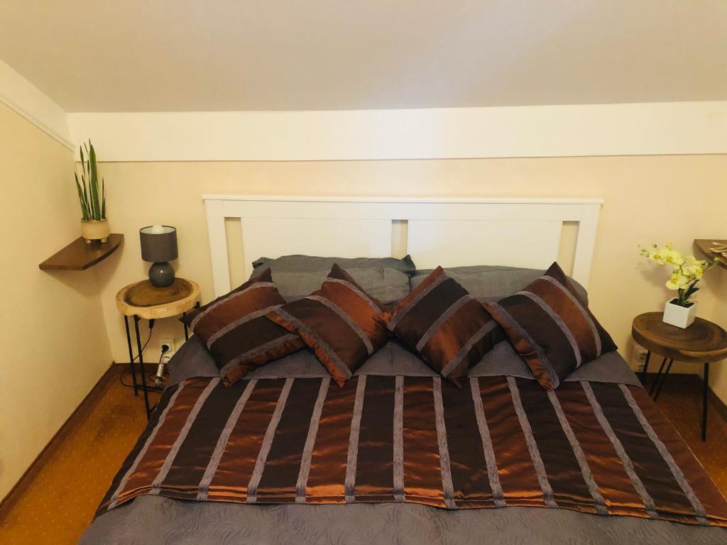 A seating area at Birdland Apartman
