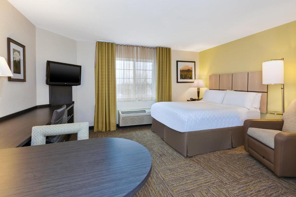 Candlewood Suites Polaris by IHG photo