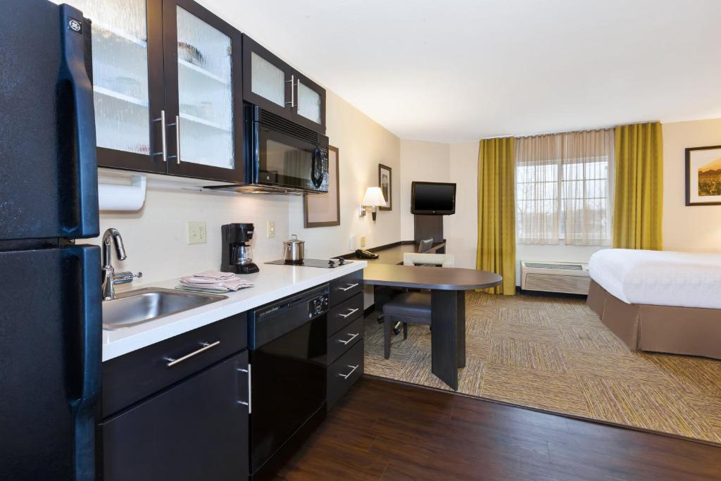 Candlewood Suites Polaris by IHG - Camera Queen - Accessibile A Ospiti Ipoudenti
