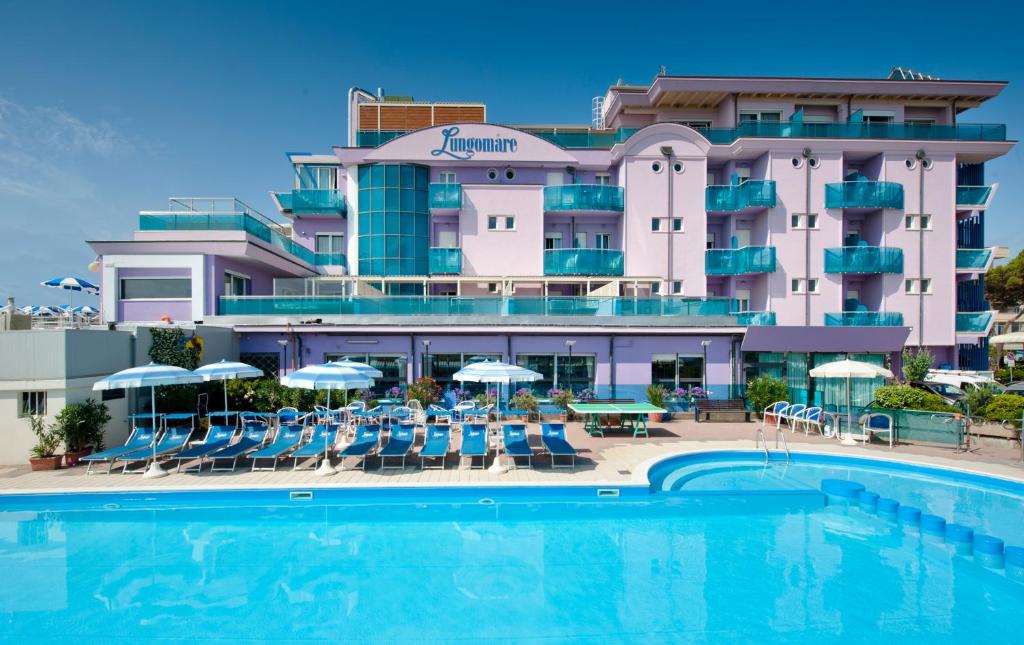 Bazén v ubytování Hotel Lungomare nebo v jeho okolí
