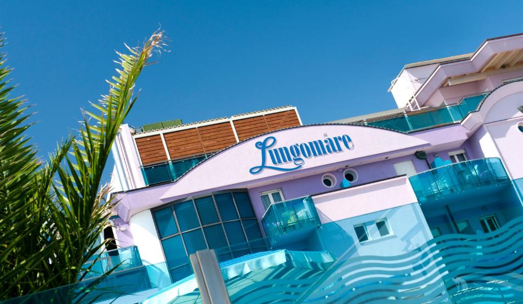 Bazén v ubytování Hotel Lungomare nebo v jeho okolí