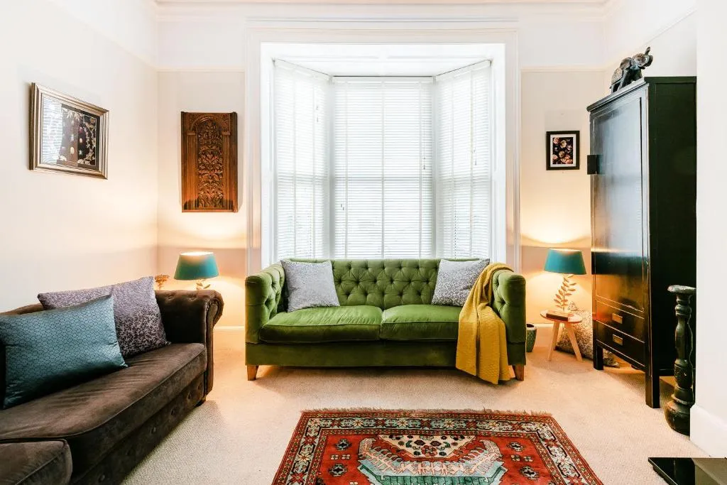 Bohemian House, Whitby, Marea Britanie