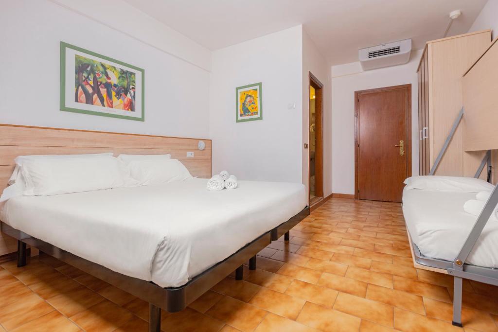 Postel nebo postele na pokoji v ubytování Catignano Hotel