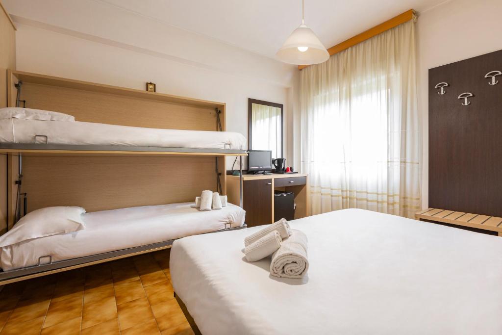 Postel nebo postele na pokoji v ubytování Catignano Hotel