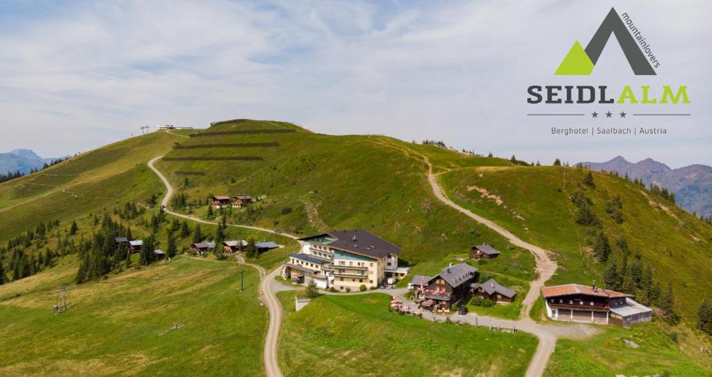 Nespecifikovaný výhled na hory nebo výhled na hory při pohledu z hotelu