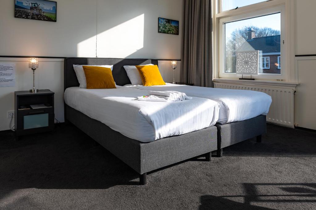Een bed of bedden in een kamer bij Stad & Strandhotel Elisabeth