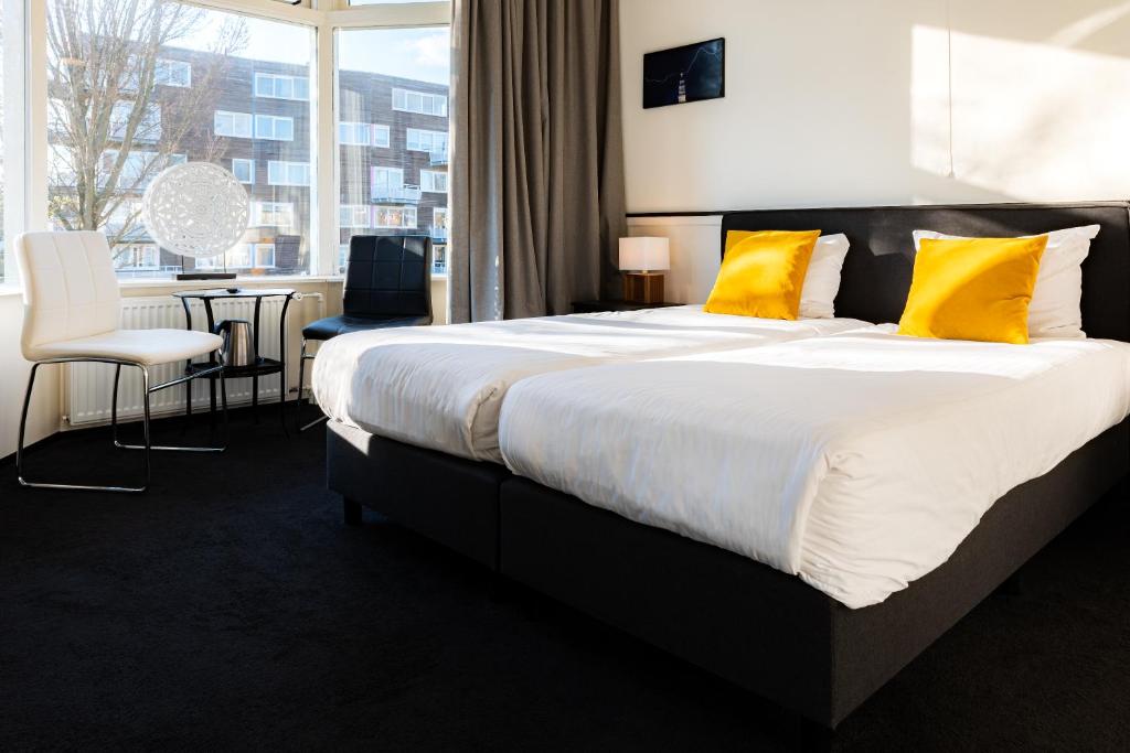 Een bed of bedden in een kamer bij Stad & Strandhotel Elisabeth