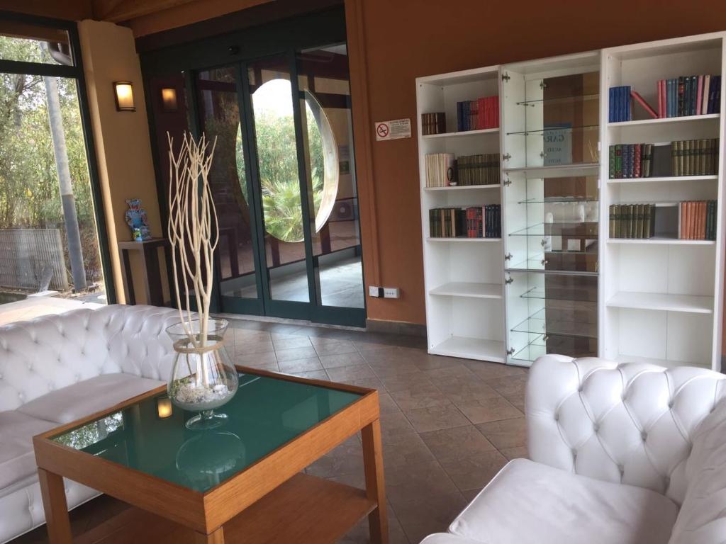 A seating area at Eurocongressi Hotel
