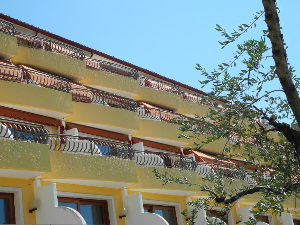 A balcony or terrace at Eurocongressi Hotel
