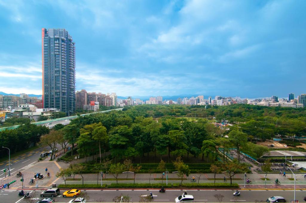 a view of a city with a tall building at Dolamanco Hotel in Taipei