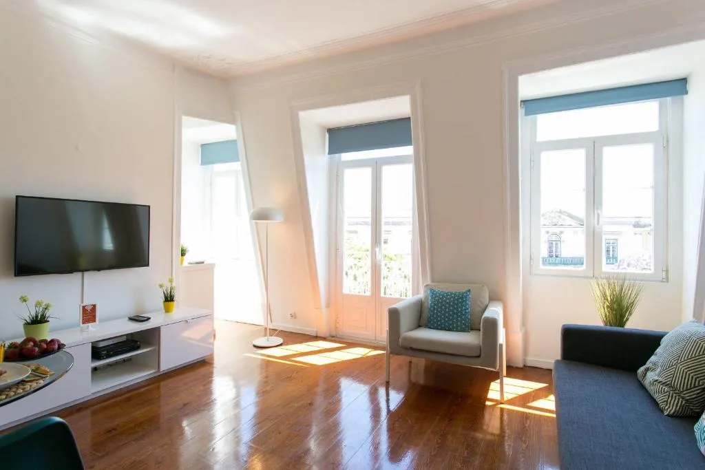 Sunny photographer’s attic in Alcântara w/ stunning view, Amadora, Portugal