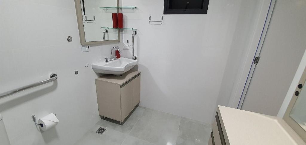  Studio Novo Adaptado com Ar Condicionado - ALL1102