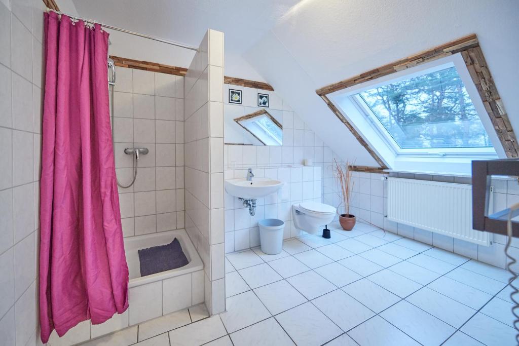 Koupelna v ubytování Strandhotel Weißer Berg