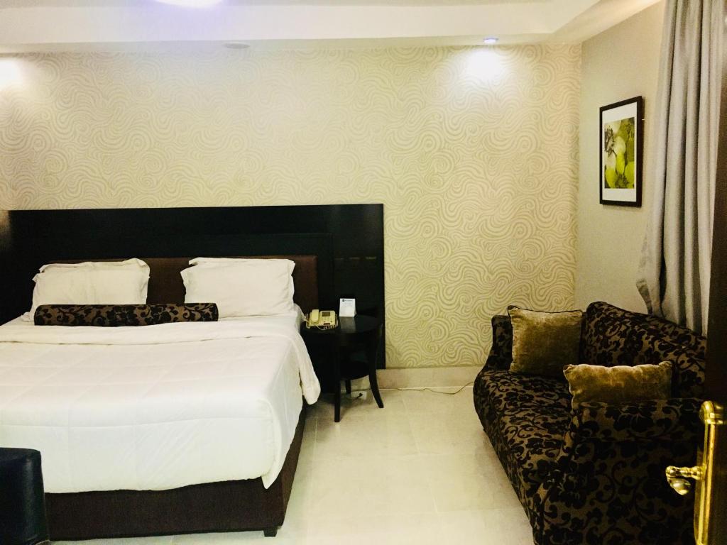 Postel nebo postele na pokoji v ubytování BW Starfire Hotel