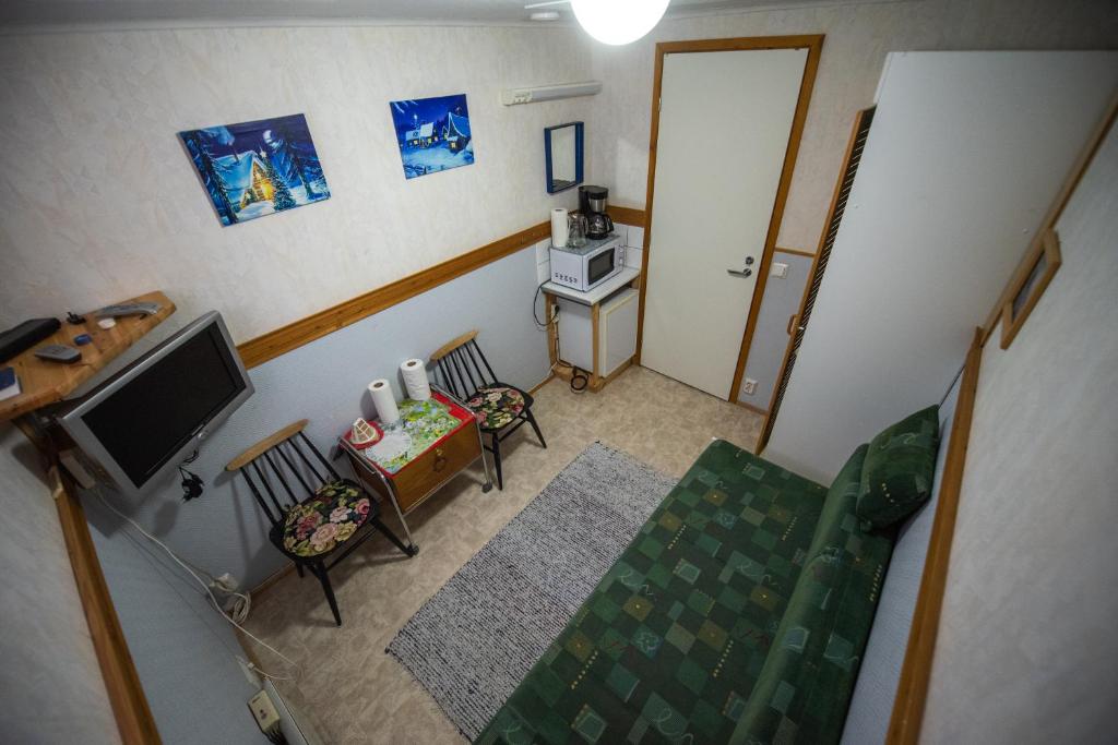 Holiday Village Kuukiuru - Chambre Simple Avec Douche Et Toilettes Communes