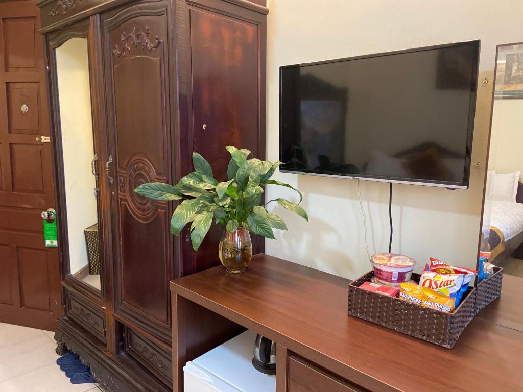 TV a/nebo společenská místnost v ubytování Thang Long Hotel