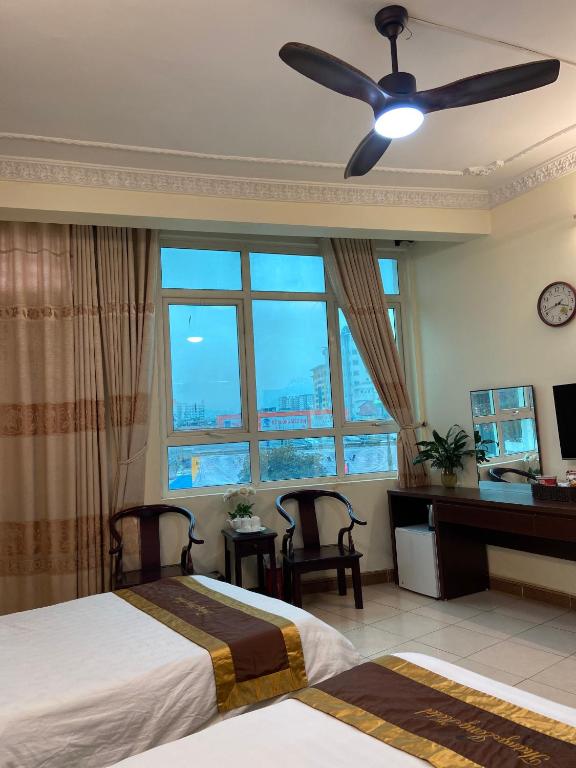 Postel nebo postele na pokoji v ubytování Thang Long Hotel