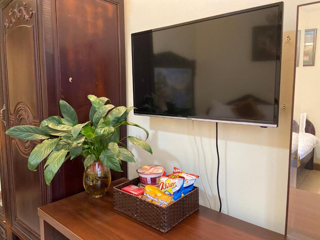 TV a/nebo společenská místnost v ubytování Thang Long Hotel