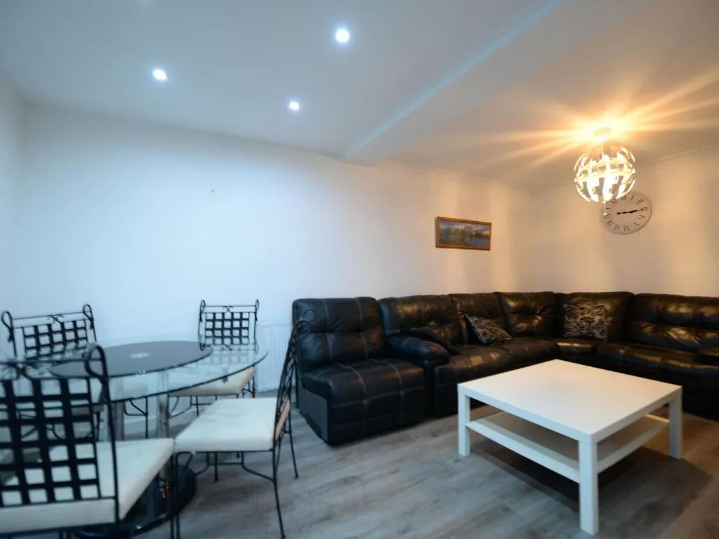 Alluring Holiday Home in Coventry with Garden, Coventry, Marea Britanie