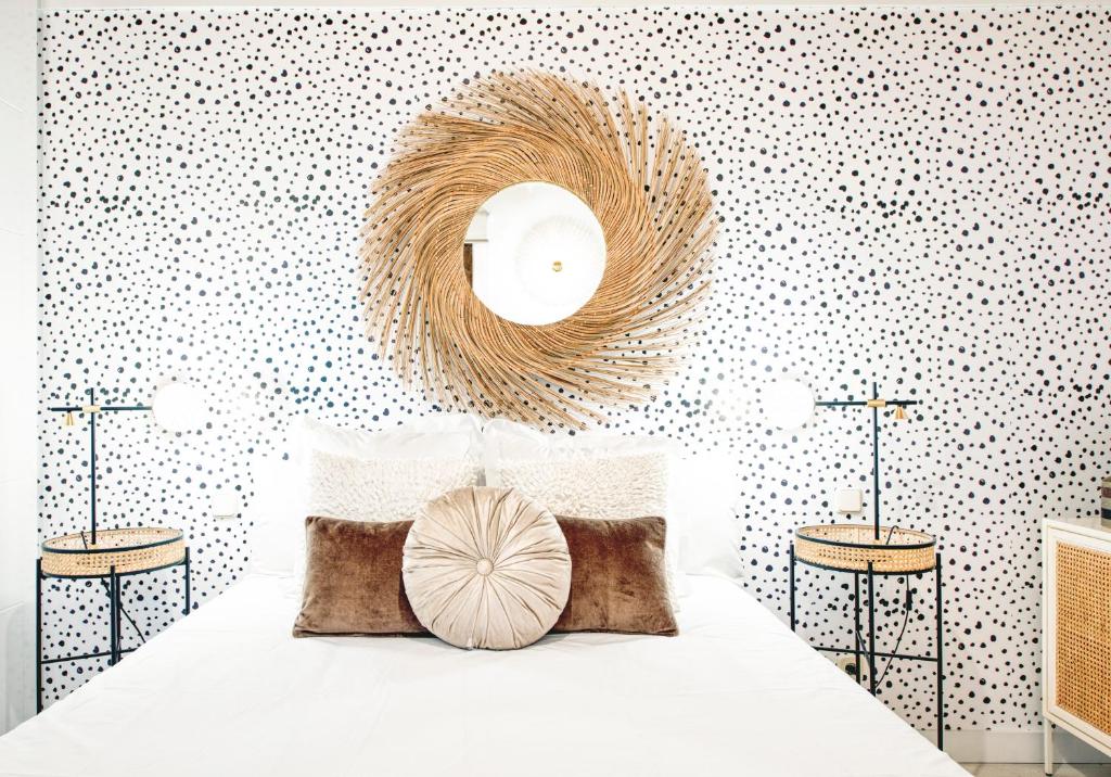 A bed or beds in a room at ~TÍVOLI~ Edificio Histórico S.XVI. Centro