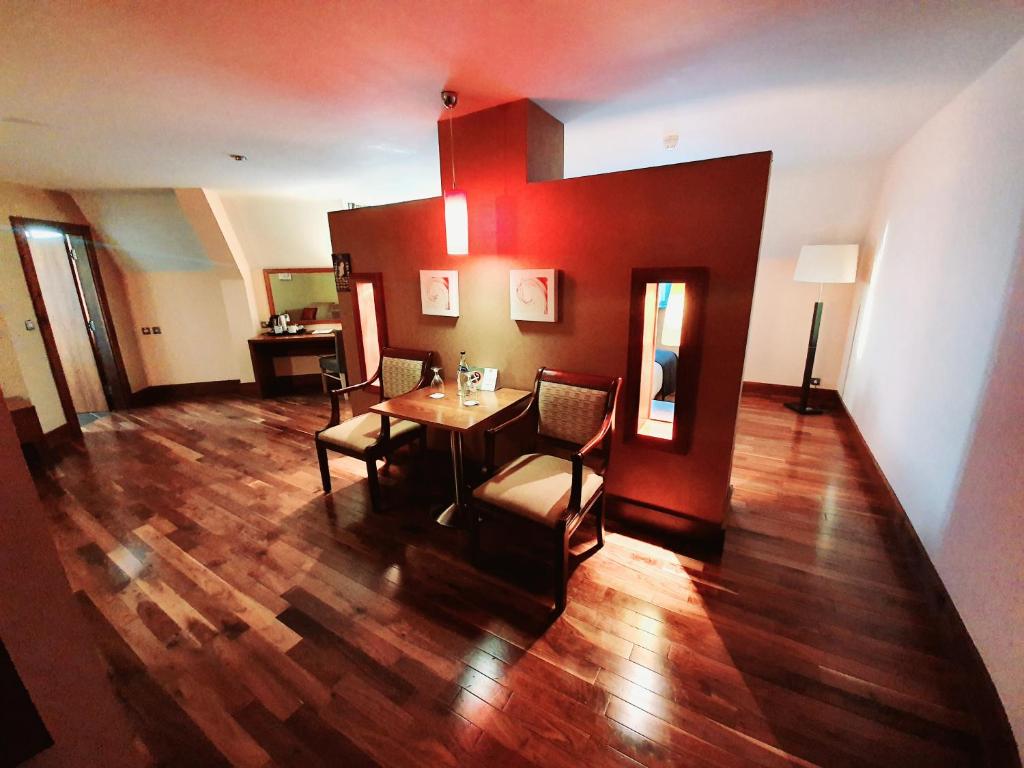 Posezení v ubytování Westgrove Hotel