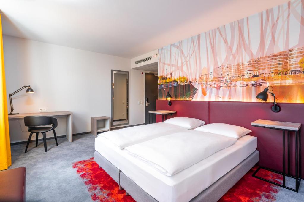 Campanile Duisburg City - Habitación Con Una Cama Doble Y Una Litera