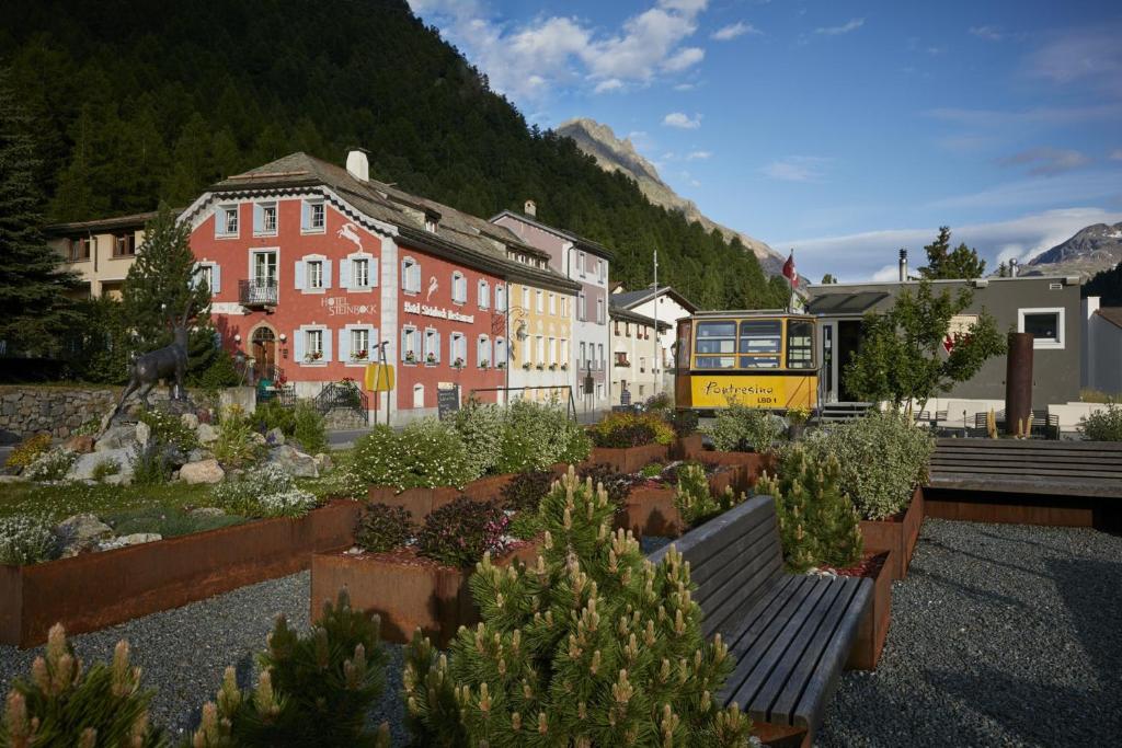 Nespecifikovaný výhled na hory nebo výhled na hory při pohledu z hotelu