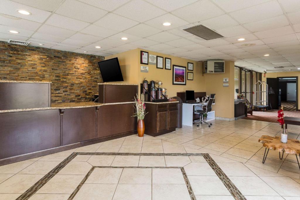 Pocono Inn & Banquet - Stroudsburg photo
