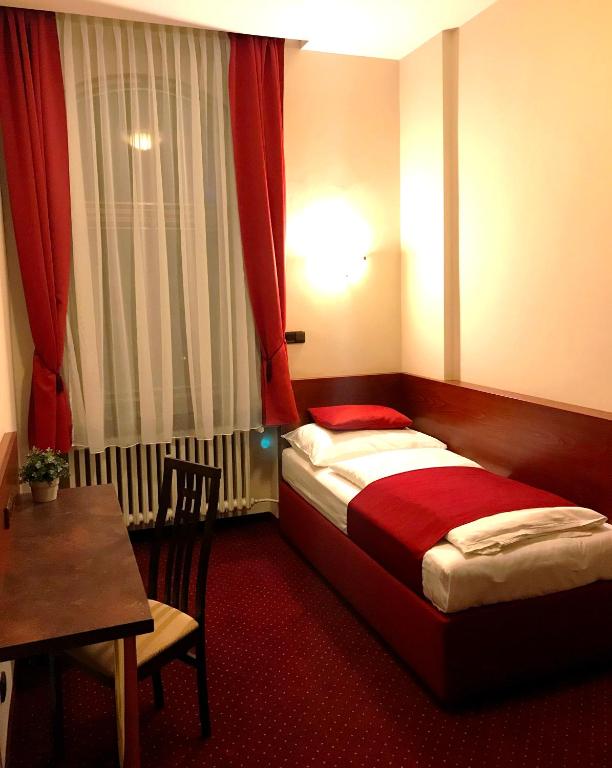 Postel nebo postele na pokoji v ubytování Hotel Continental