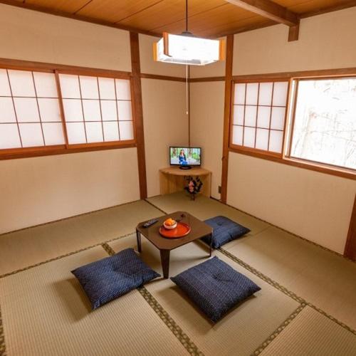 TV a/nebo společenská místnost v ubytování 金剛寺 宿坊 成穂院