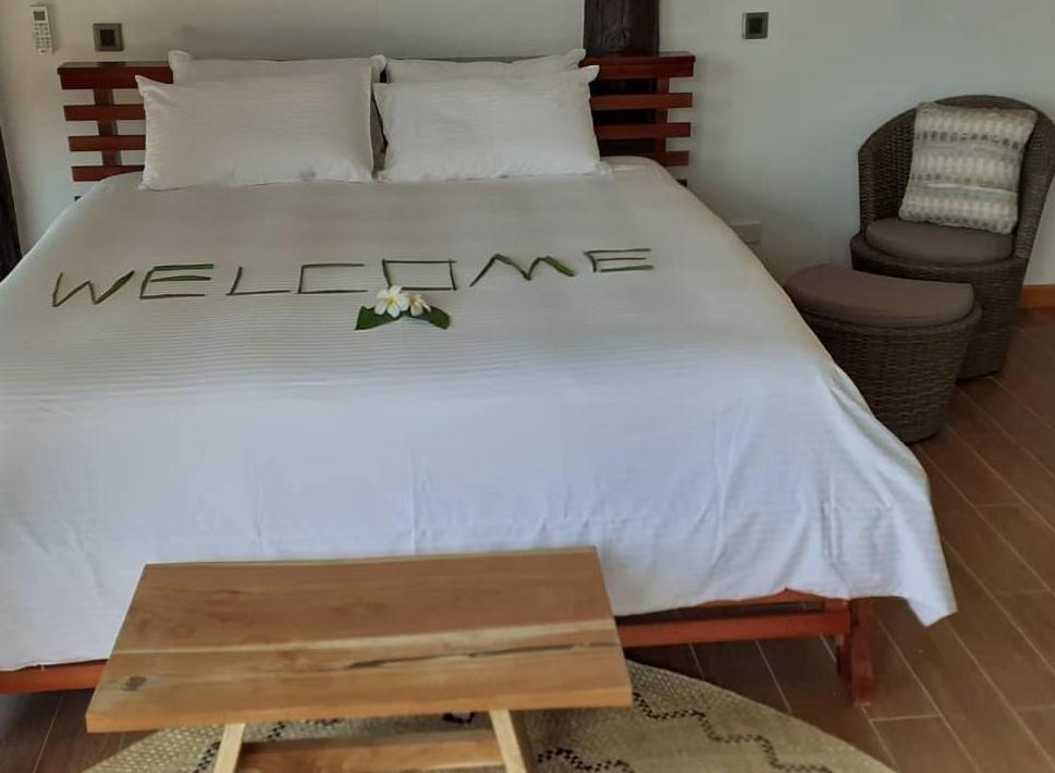 Postel nebo postele na pokoji v ubytování Private Oceanfront Fijian Villa Sleeps 8