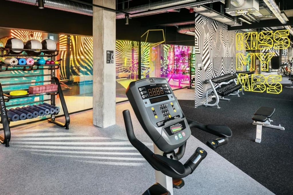 Fitness centrum a/nebo fitness zařízení v ubytování The Social Hub Berlin Alexanderplatz