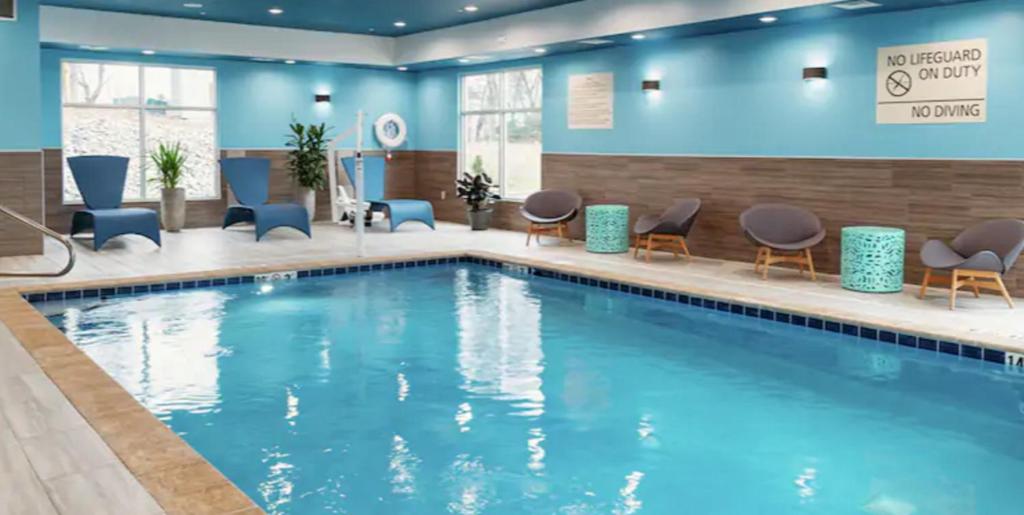 The swimming pool at or close to Hampton Inn & Suites Pekin (Peoria Area), Il