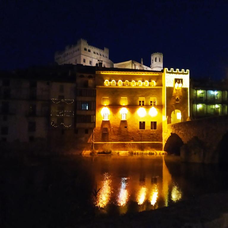 Fotografie z fotogalerie ubytování Apartamentos Querol v destinaci Valderrobres