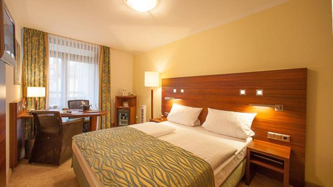 Postel nebo postele na pokoji v ubytování NP Hotel Wallis