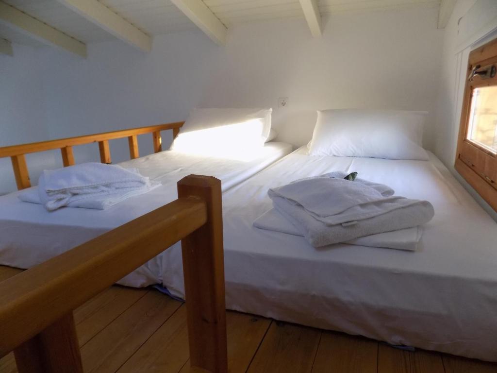 Postel nebo postele na pokoji v ubytování Cottage1Το μικρό σπίτι στο λιβαδι