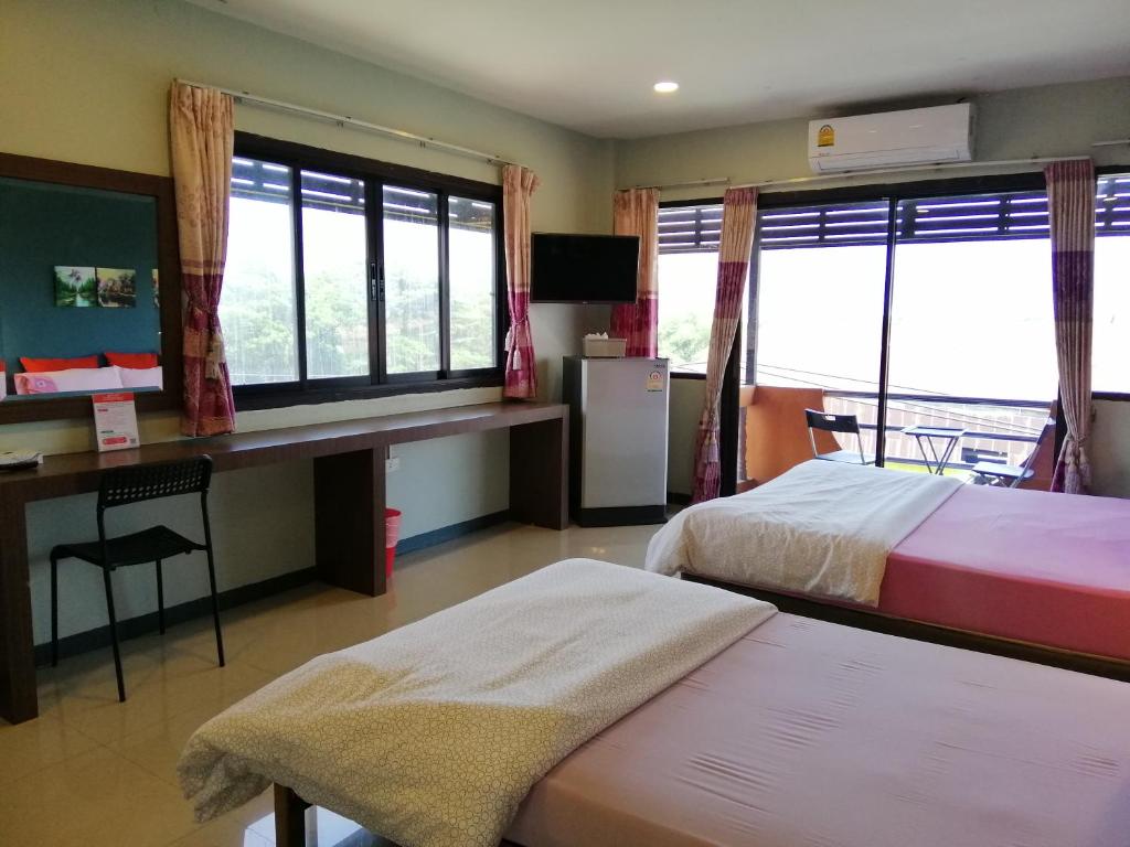 ศรีกรุงดีลักซ์โฮเตล - Deluxe Family Room