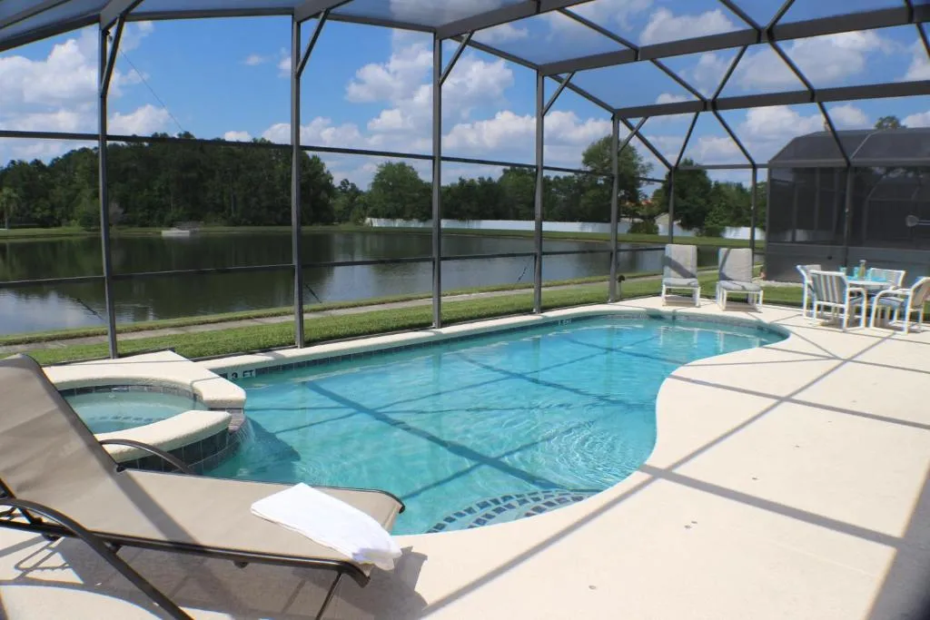 Sunflower, 5 Bed Vacation Home, Disney Area, Private Pool and Spa, Kissimmee, Statele Unite ale Americii