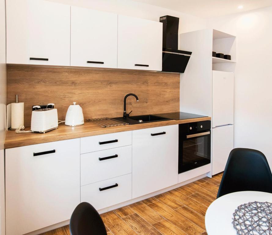 Kuchyň nebo kuchyňský kout v ubytování Apartament Gosia