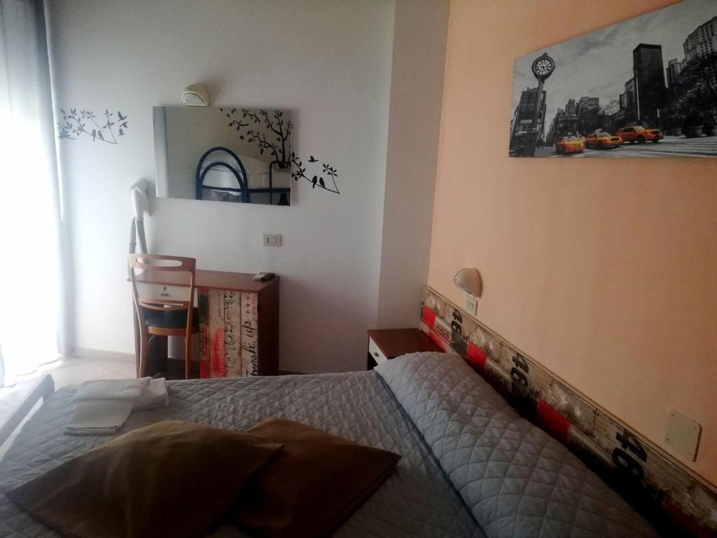 Postel nebo postele na pokoji v ubytování Hotel Galles Rimini