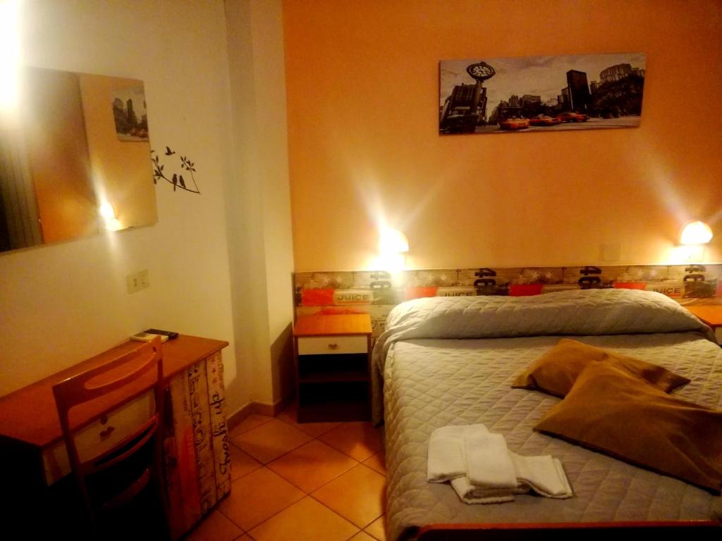 Postel nebo postele na pokoji v ubytování Hotel Galles Rimini